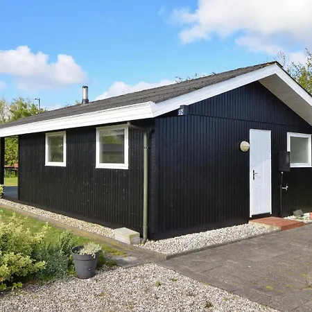 2 Bedroom Beautiful In 펜션