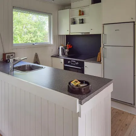 2 Bedroom Beautiful In * Hemmet