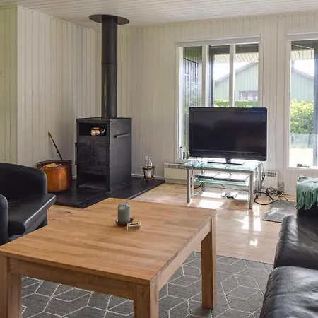 2 Bedroom Beautiful In Hemmet