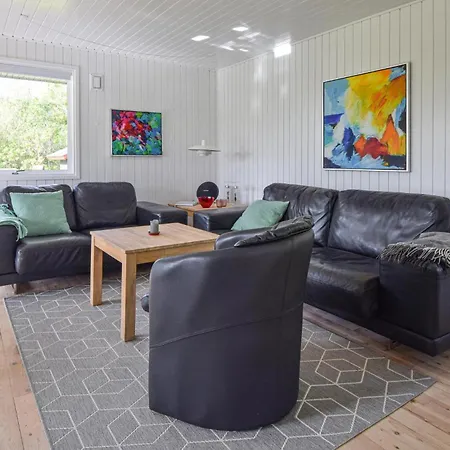 2 Bedroom Beautiful In *