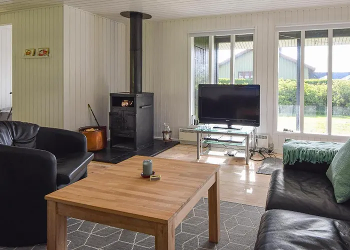 2 Bedroom Beautiful In Hemmet