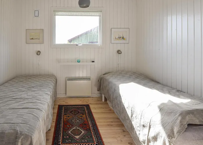 2 Bedroom Beautiful In * Hemmet