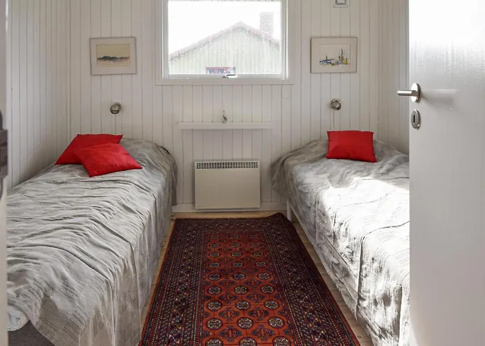 2 Bedroom Beautiful In Casa vacanze